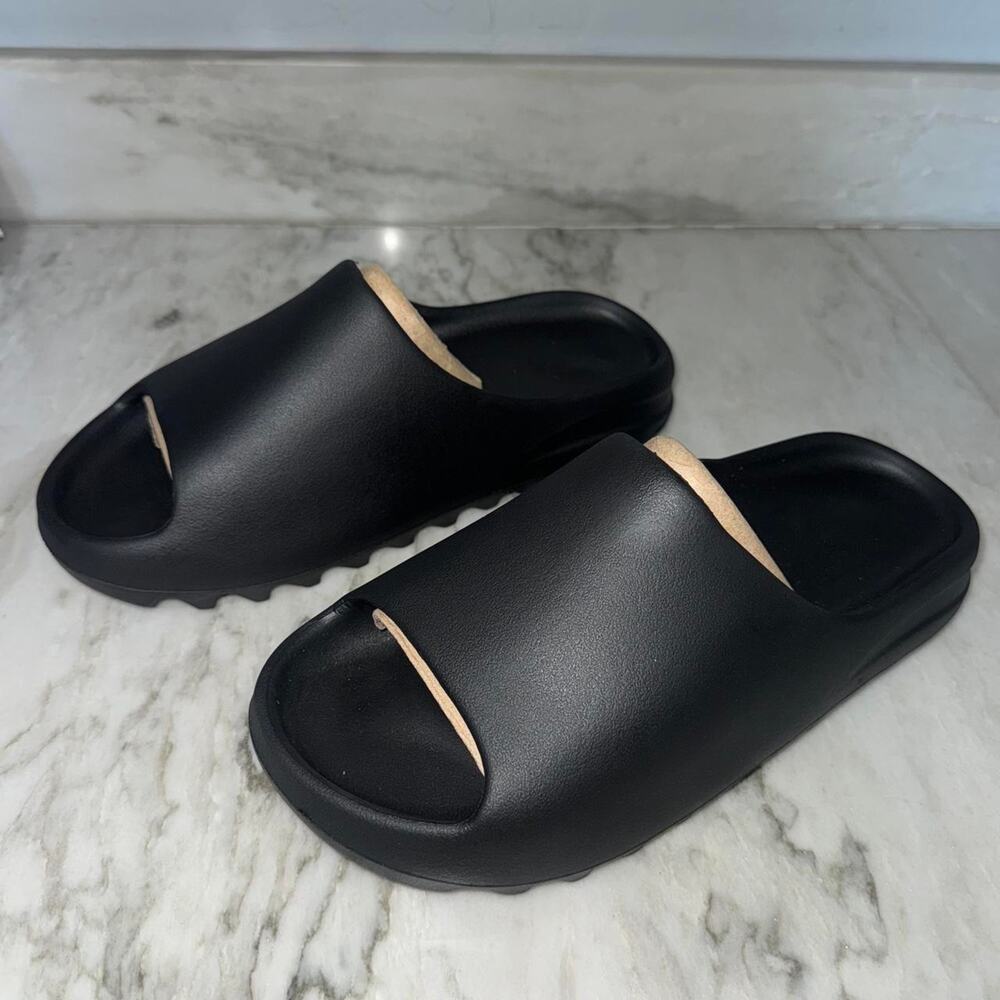 Yeezy Slide YZY YS-01 Black, Size 10